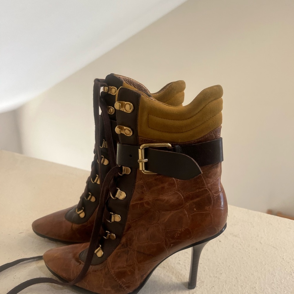 L‎ Y2k Studio 9 Distressed Brown leather laced Up ankle boots Booties size 6.5